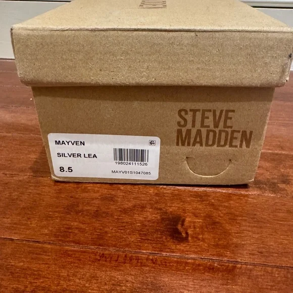 Steve Madden Silver Slide Sandals - Picture 4 of 4